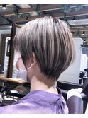 ホワイトベージュのショート