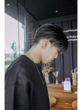 コルバース(COL BIRTH) 【yui担当】センターパート/シャドールーツ風カラー