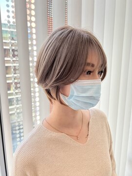 ウルスバイバレット 銀座(Urus by VALETTE) 【ハイトーンベージュ×ショートスタイル×髪質改善】