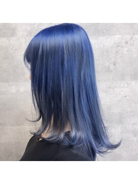 キャラ シャローネ 池袋(Chara Chalone) ブルーカラーの外はねスタイル【岸雄一】