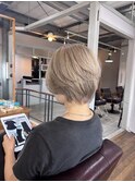 ショートカット×ホワイトベージュ