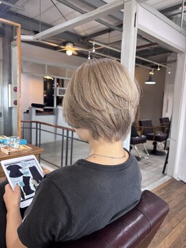 リズム(Lism) ショートカット×ホワイトベージュ