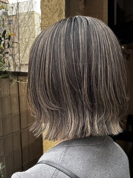 アオゾラヘアー フジサキグウ(AOZORA HAIR FUJISAKIGU) 白髪ぼかしハイライト 脱白髪染め ブリーチ レイヤーカット ボブ