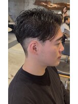 ニーイチイチ(211)&nbsp;メンズニュアンスパーマ/リバーズセンターパート