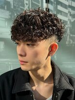 フィフス 札幌大通(fifth)&nbsp;札幌スペインカールメンズパーマ刈り上げ海外風ヘア強めフェード