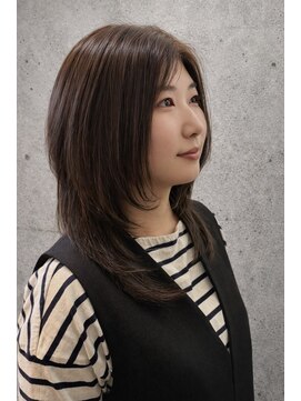 テラ(terra) くびれミディで作る大人可愛い「最旬レイヤーカット」