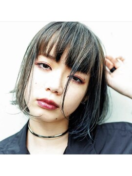 ブルー ヘアーメイク(Blue Hair Make) ブルーグレージュのストレートボブ