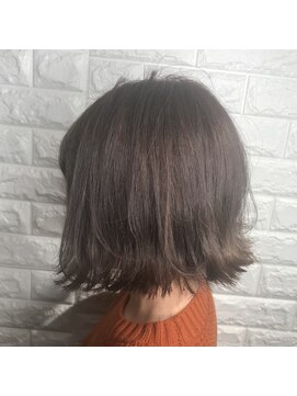 リー 東三国(Lee) 切りっぱなしボブ×ヴィンテージベージュ