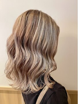 ユキオグループ グラン(yg GRAN) 20代30代☆大人ハイトーン・メッシュ・外ハネ