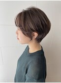 ベージュ×ショートボブ
