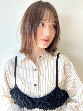 ヴェイン 渋谷(vain) 20代 外ハネボブ 艶髪 顔周りカット 切りっぱなしボブ 透明感