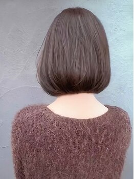 スリークバイナチュラ(SLEEKbyNATURA.)の写真/白髪は隠す→楽しむに変えられる30代のお悩みを解決するMILBON透明感カラーを導入