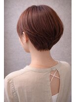 テラ(terra)&nbsp;大人可愛いひし形ショート｜小顔見せ×耳かけショートボブ