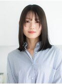 顔周りレイヤーのストレートミディ