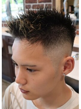 アクセプトザワールドバーバー(Accept the world barber) フェザーアップショート×スキンフェード