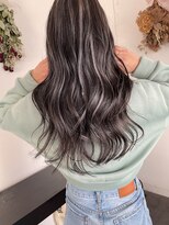 マリアナ(Mariana)&nbsp;ハイライトショートヘアレイヤーカットダブルカラー