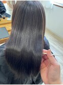 ミディアムヘアのツヤ髪