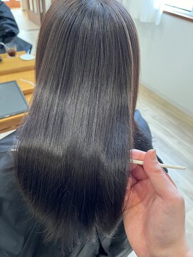 ミラ(MIRA) ミディアムヘアのツヤ髪