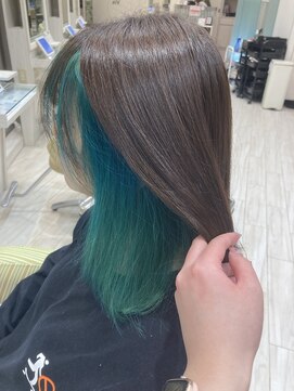 ビス ヘア アンド ビューティー 西新井店(Vis Hair＆Beauty) 10代20代大人気インナーグリーンカラー