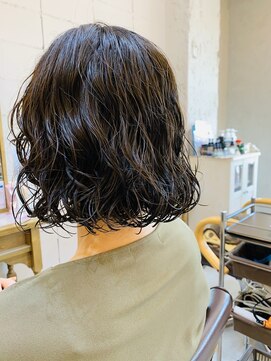 シュシュクルール(Chou Chou Couleur) ふんわりショートボブパーマスタイル。
