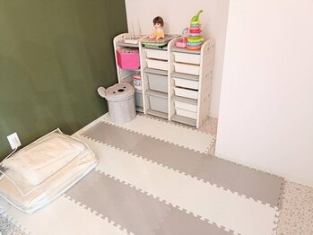 イーナ(e-na)の写真/キッズスペース有！お子様連れのママにも優しいサロンです♪周りを気にせず、リラックスしながら過ごせます