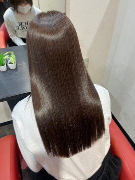 ヨンセンチメートルヒロサカ(4cm HIROSAKA) 髪質育成ストレート