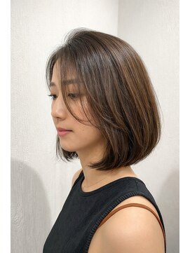 ジゼルアライ(gisele arai) 横顔がきれいな大人ナチュラルボブ