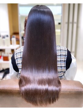 フォルテ 榛原パームス店 大人ガーリーダークアッシュ似合わせカットミディアムレイヤー