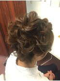 ショートヘアのアップアレンジ