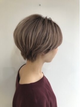 ネウィ グランデ 横浜(newi grande) 大人可愛い20代30代40代小顔ワンサイドショートボブ丸み前下がり