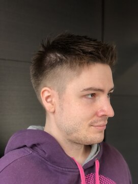 ディスイズバーバー(THIS IS BARBER) 外国人風刈り上げ　ショートスタイル　【札幌】