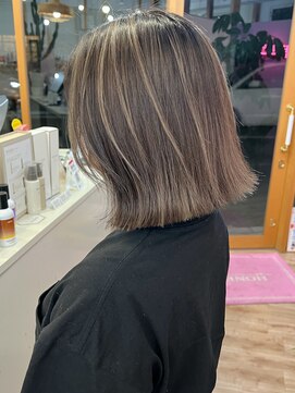 ハニー(HONEY) 切りっぱなしボブ/ブリーチ/ハイトーン/ハイライト/インナーカラ