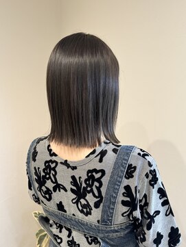 ラヴィン(LOVIN’) グレー/暗髪/切りっぱなしボブ