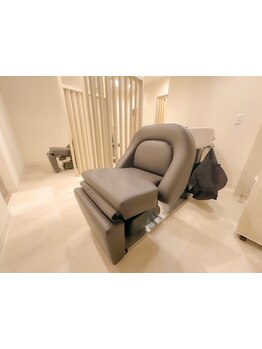 マンツーマン接客で”なりたい”を叶える★特化型美容師による癖毛カットや乾かすだけで決まるショートに