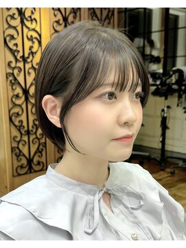 アフロート ルヴア(AFLOAT RUVUA) 《岩田莉奈》地毛風縮毛矯正 ひし形ショートボブ 白髪染め 新宿