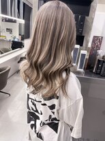 キング 心斎橋店(K!ng)&nbsp;ハイライトカラーミルクティーベージュレイヤーカット