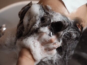 ハローニューデイズ(Hello New Days)の写真/専門店ならでは！頭皮から身体全体を癒す極上ヘッドスパ。髪と心、そして身体までも解きほぐす癒しの時間を