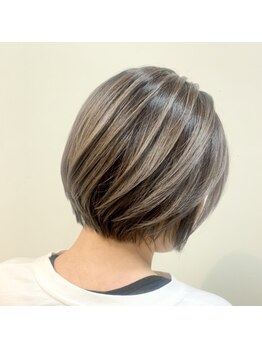 カミーノ ヘアデザイン(Camino Hair Design)の写真/白髪をただ隠すのではなく、自然に馴染ませる白髪ぼかしで魅力を引き出す☆