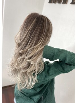 ムーンロータス(Moon Lotus) ミルクティーグレージュのバレイヤージュ