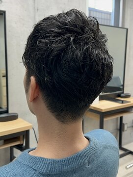 フイ 代々木(Hui) メンズ/アップバング/ツーブロックマッシュ/束感ショート波巻き