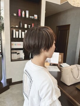 アールトゥーヘアー(art To Hair) グレージュショートマッシュショートべージュカラー