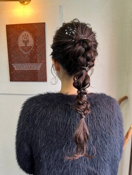 美容室 メザミー MESAMIES 結婚式二次会お呼ばれヘアアレンジフィッシュボーンセミロング