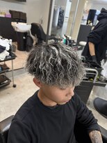 イーラ アメ村店(era) メンズパーマホワイトメッシュ波巻きツイスパマッシュ