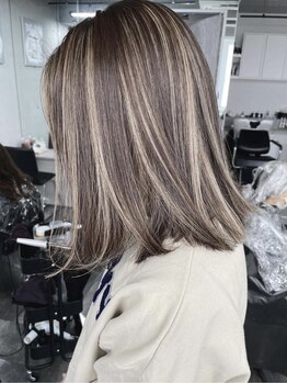 レディアル 大宮(REDEAL)の写真/白髪は「隠す」から「魅せる」へ。白髪率と明るさの規定を考慮し、あなたに最適なデザインを[大宮]