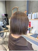 パッツンボブ×スモーキーグレージュカラー