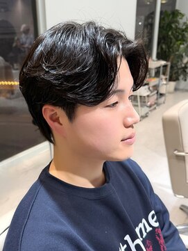 ノラ ウメダ(NORA UMEDA) カルマパーマ×センターパートマッシュ