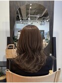 柔らかく透ける大人のモカベージュカラー