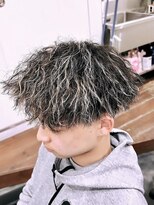 ビーテックバイゼン 山科店(B-TECH by Zen)&nbsp;ホワイトメッシュ×ツイストスパイラル　メンズハイライトパーマ