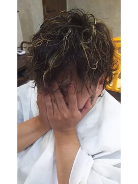 レヴィーマム(Revie mum) メンズパーマ