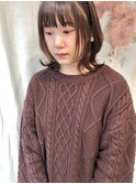 レイヤーミディアムで顔まわりに動きを。